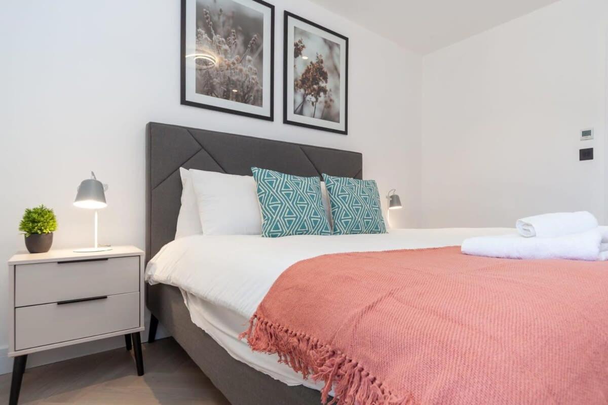 Modern 2 Bedroom Apartment In Wimbledon Londýn Exteriér fotografie