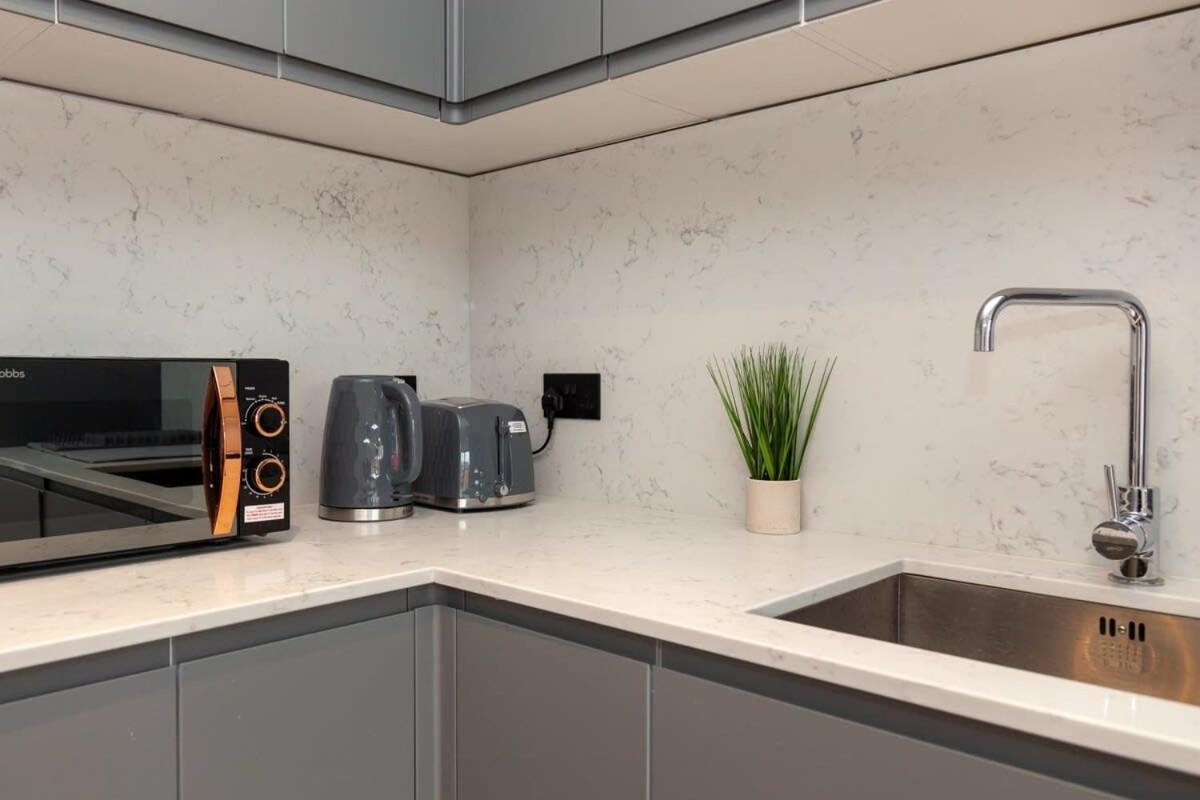 Modern 2 Bedroom Apartment In Wimbledon Londýn Exteriér fotografie