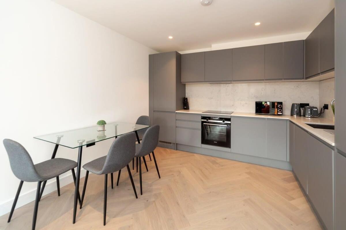 Modern 2 Bedroom Apartment In Wimbledon Londýn Exteriér fotografie